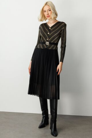 Ekol Eteği Piliseli V Yaka Elbise Siyah