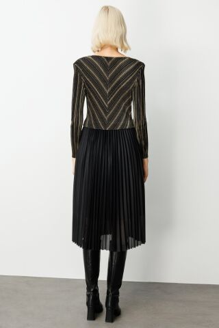 Ekol Eteği Piliseli V Yaka Elbise Siyah