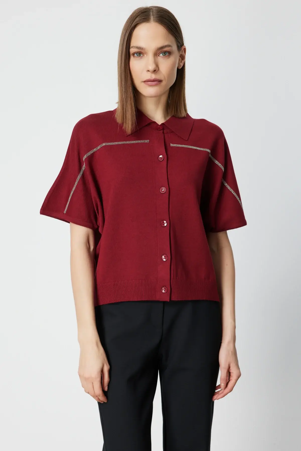 On Zincir İşlemeli Düğmeli Triko Kazak