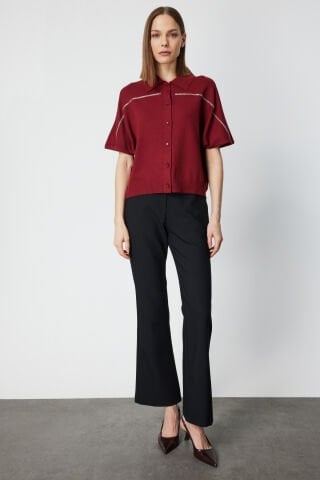 On Zincir İşlemeli Düğmeli Triko Kazak