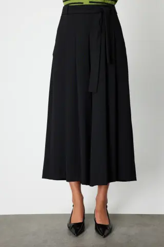 On Beli Kemerli Pileli Pantolon Siyah