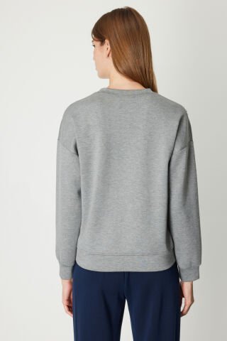 On Omuzları İncili Sweat