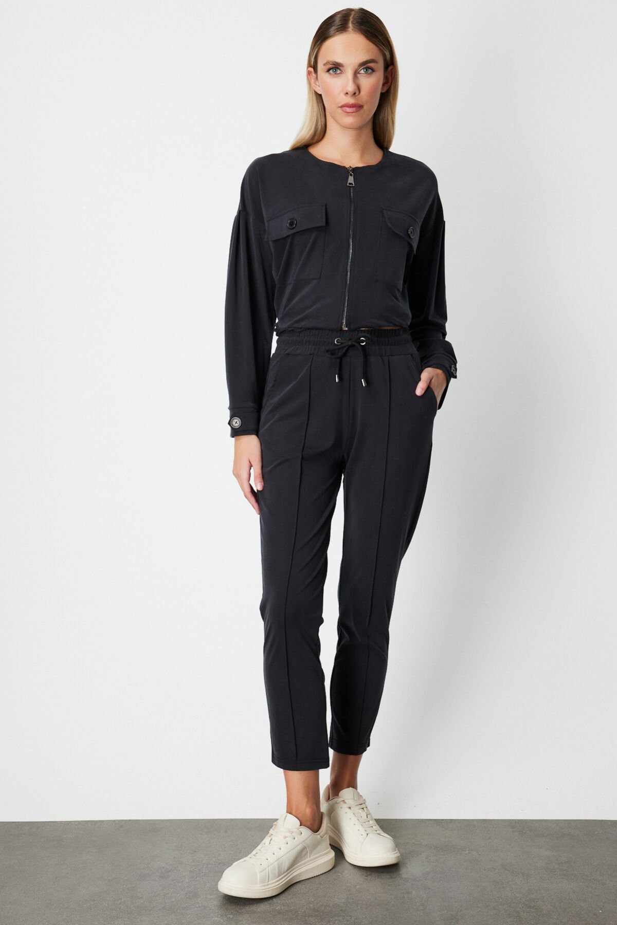 On Beli Lastikli Çimalı Eşofman Altı Siyah