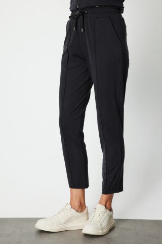 On Beli Lastikli Çimalı Eşofman Altı Siyah