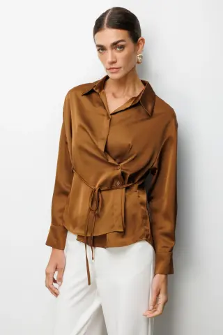 Ekol Kruvaze Yaka Bağcıklı Gömlek