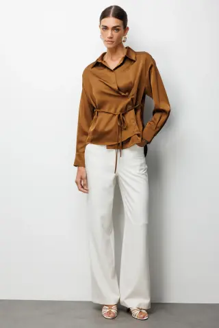 Ekol Kruvaze Yaka Bağcıklı Gömlek