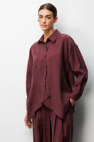 On Arkası Düğmeli Asimetrik Kesim Gömlek Vişne