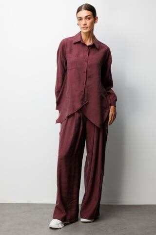 On Arkası Düğmeli Asimetrik Kesim Gömlek Vişne