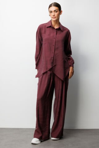 On Arkası Düğmeli Asimetrik Kesim Gömlek Vişne