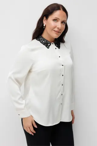Ekol Yakası Boncuk İşlemeli Gömlek