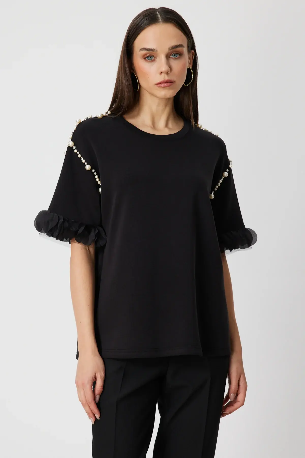 On Kolları Fırfırlı İnci Detaylı Bluz Siyah