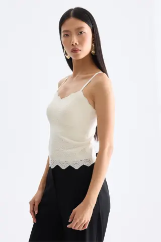 On İnce Askılı Dantelli Crop Bluz