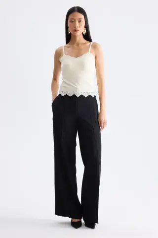 On İnce Askılı Dantelli Crop Bluz