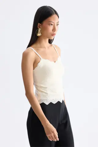 On İnce Askılı Dantelli Crop Bluz