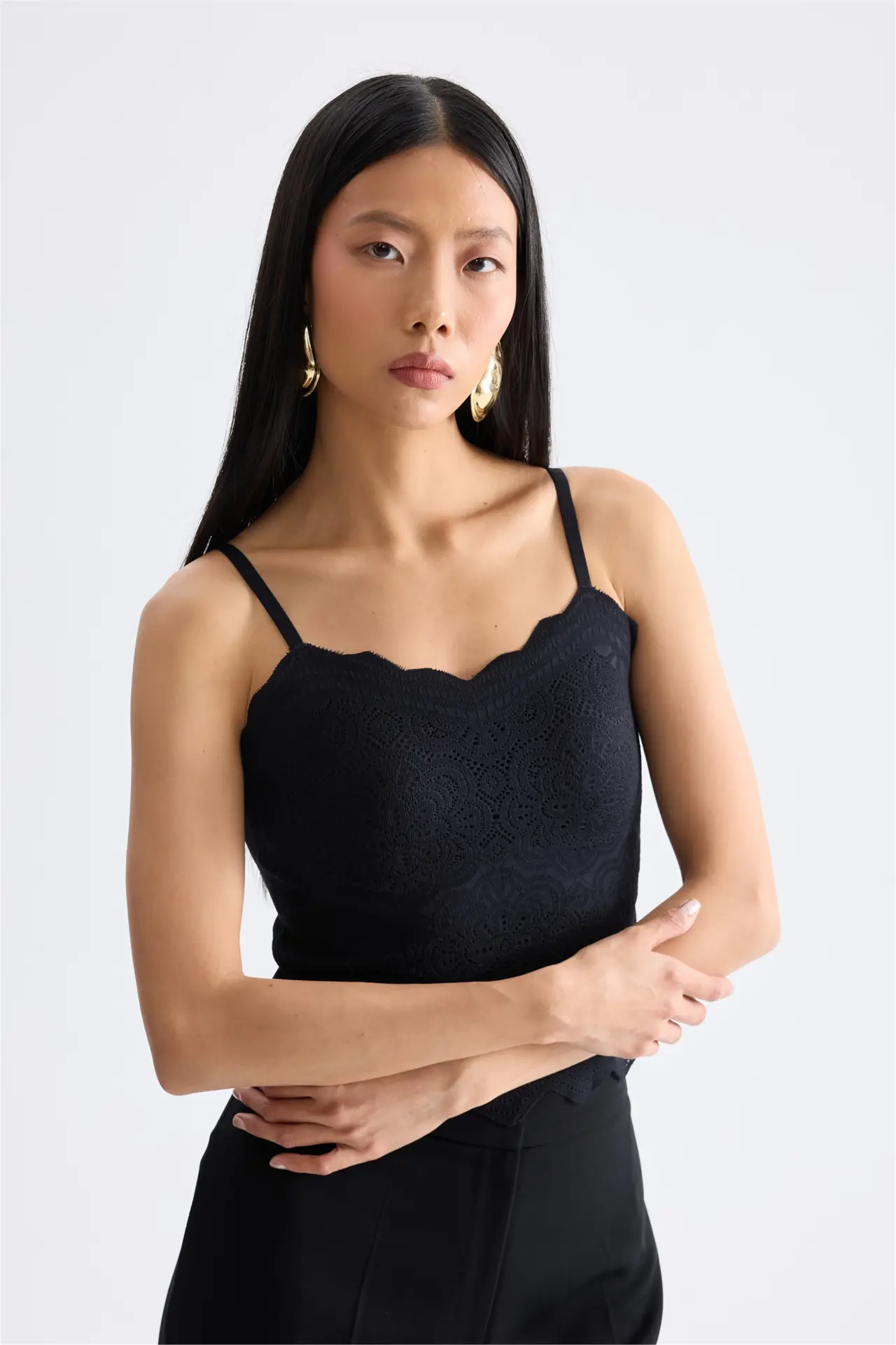 On İnce Askılı Dantelli Crop Bluz SİYAH - STD