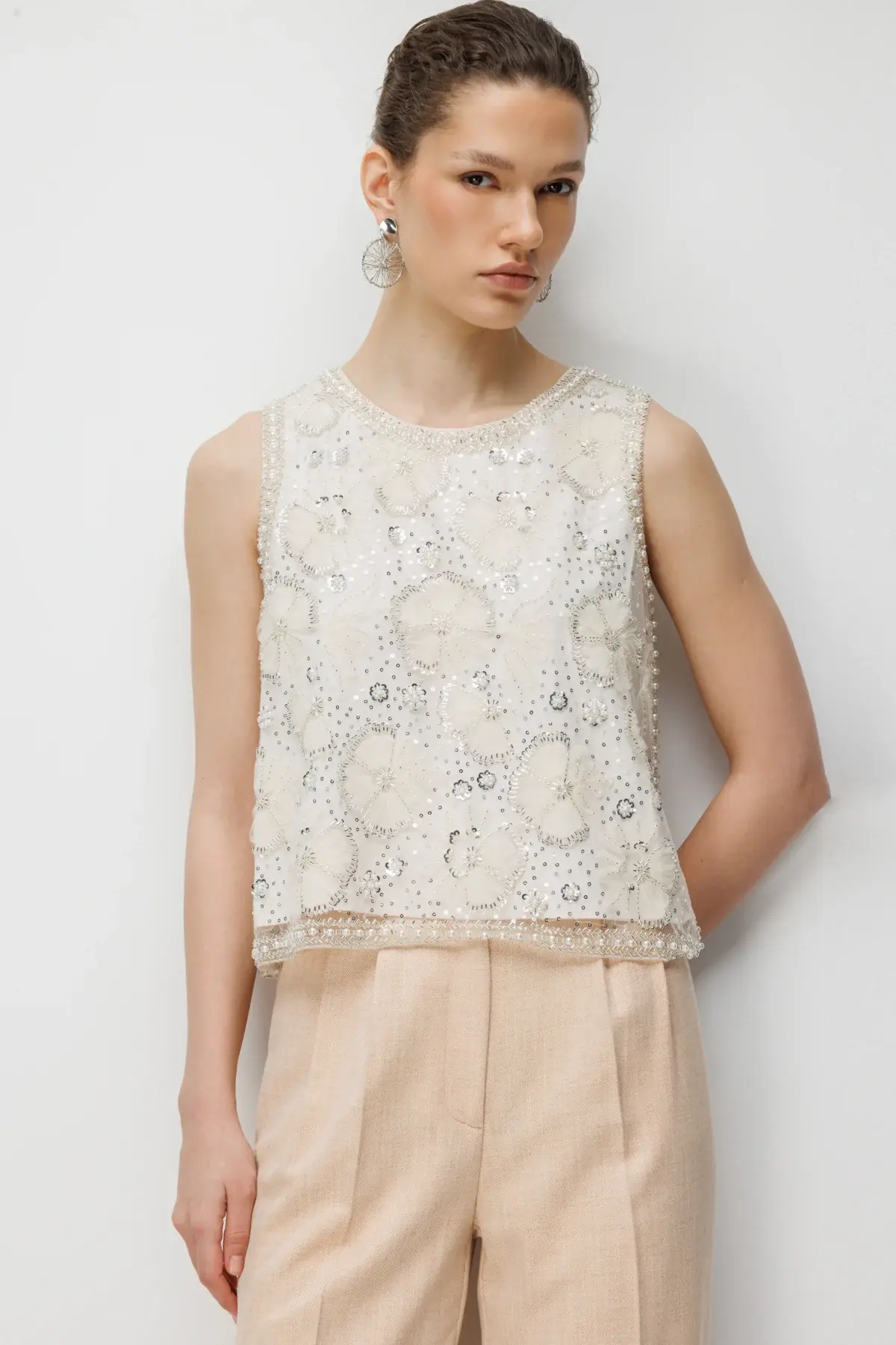 Ekol Pullu Taş İşlemeli Bluz Ekru