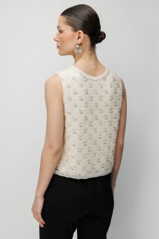 Ekol Kabartma Desenli Boncuk Detaylı Ekru Bluz – Şık ve Zarif Kadın Bluz