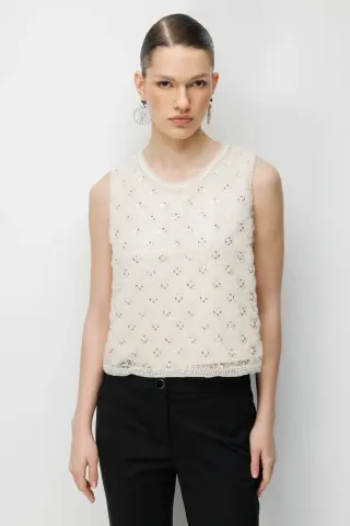 Ekol Kabartma Desenli Boncuk Detaylı Ekru Bluz – Şık ve Zarif Kadın Bluz