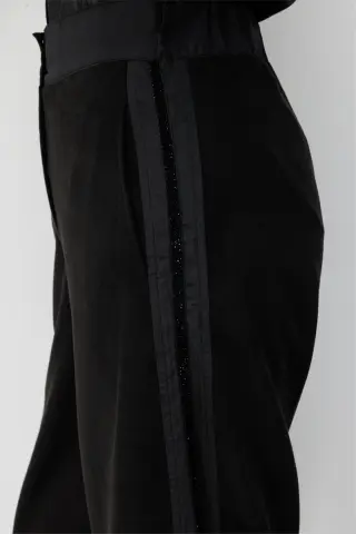 On Yanları Sim Detaylı Kadife Eşofman Altı Siyah
