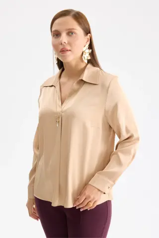 Ekol İnci Kolyeli Polo Yaka Bluz