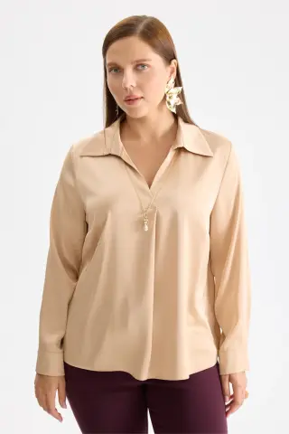Ekol İnci Kolyeli Polo Yaka Bluz