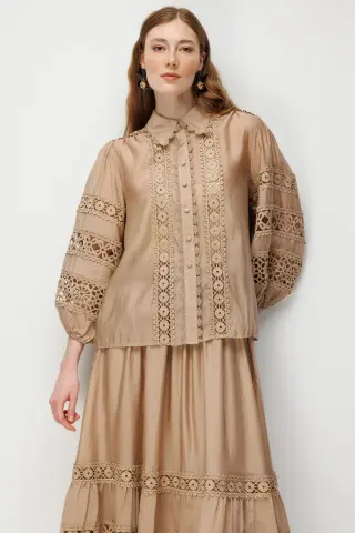 Ekol İşlemeli Polo Yaka Bluz