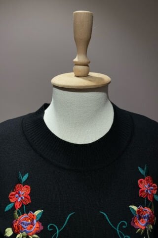 Gül Nakışlı Triko Siyah