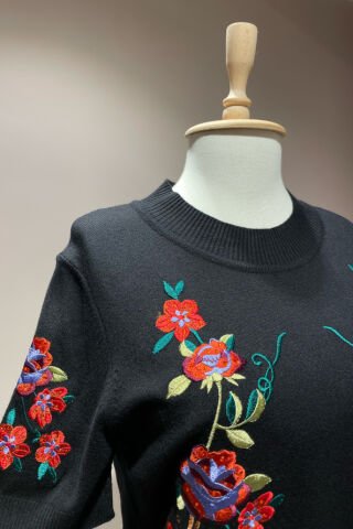 Gül Nakışlı Triko Siyah