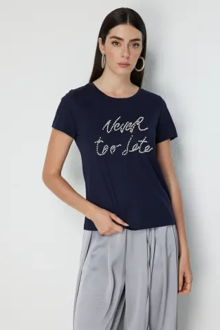 On İnci Yazılı Sıfır Yaka Bluz LACİVERT - S