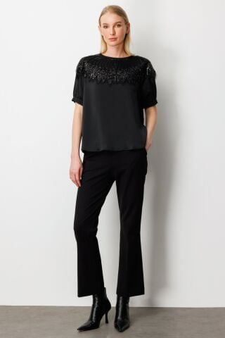 On Omuzları Tül Ve Boncuklu Bluz Siyah