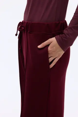 Quzu Dikiş Detaylı Yumuşak Dokulu Bol Paça Pantolon